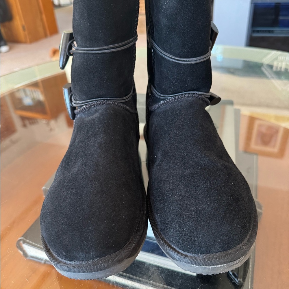 BooRoo Black Suede Australian Merino Wool Ankle Boots with Toggle Closure - Picture 2 of 6